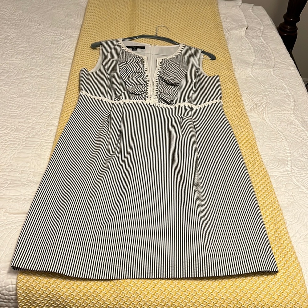 LIKE NEW - Womens Nine West seersucker dress